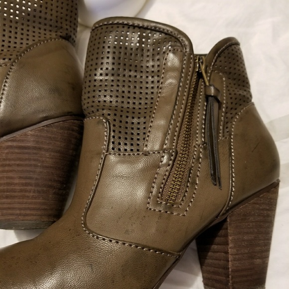 Report Olive green/tan boots🎊💌🌼 - Picture 5 of 7